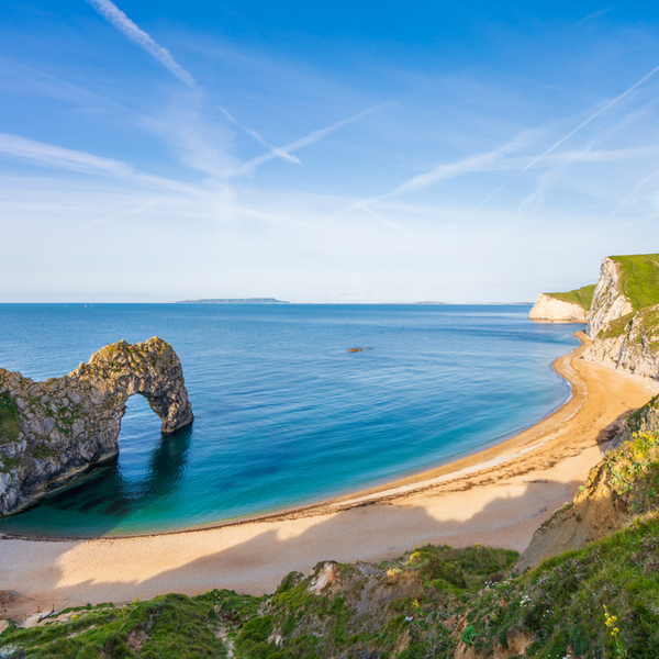 Bãi biển và vịnh của Dorset là điểm đến tuyệt vời cho những người yêu thích sự yên bình và cảnh quan đẹp. Hãy xem hình ảnh liên quan để cảm nhận sự tuyệt vời và kỳ diệu của bãi biển và vịnh này.